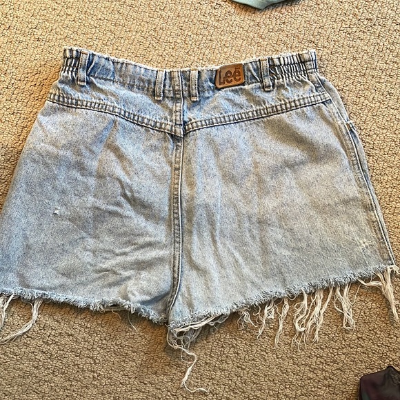 Vintage Lee high waisted jean shorts - Picture 3 of 3